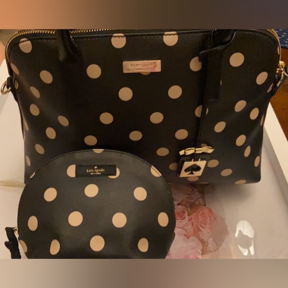 Lightly used Kate Spade ♠️ Satchel with Cosmetic bag.